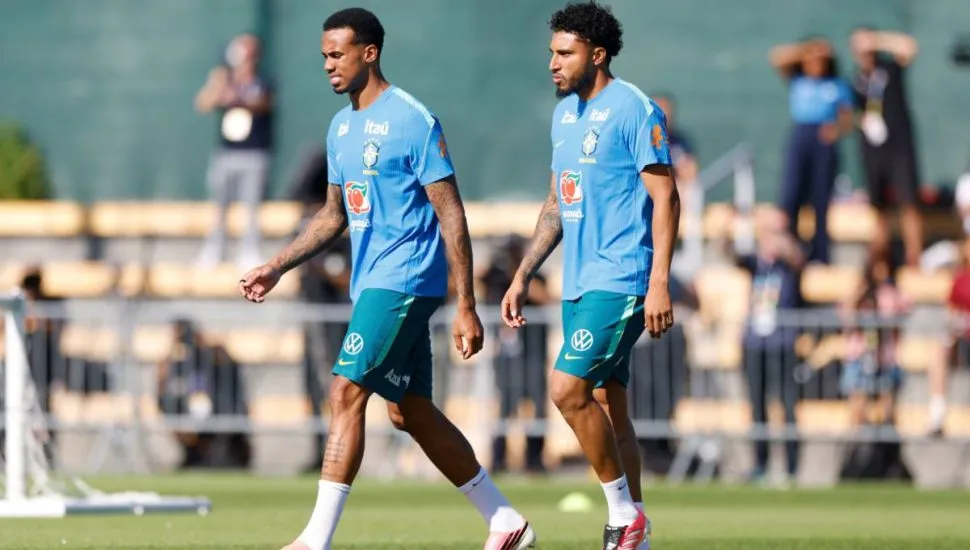 Gabriel Magalhães e Éderson no treino da Seleção Brasileira no CT Columbia Park, em Nova Jersey.