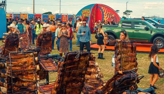 Dupla sertaneja famosa leva evento com churrasco liberado pra Maringá