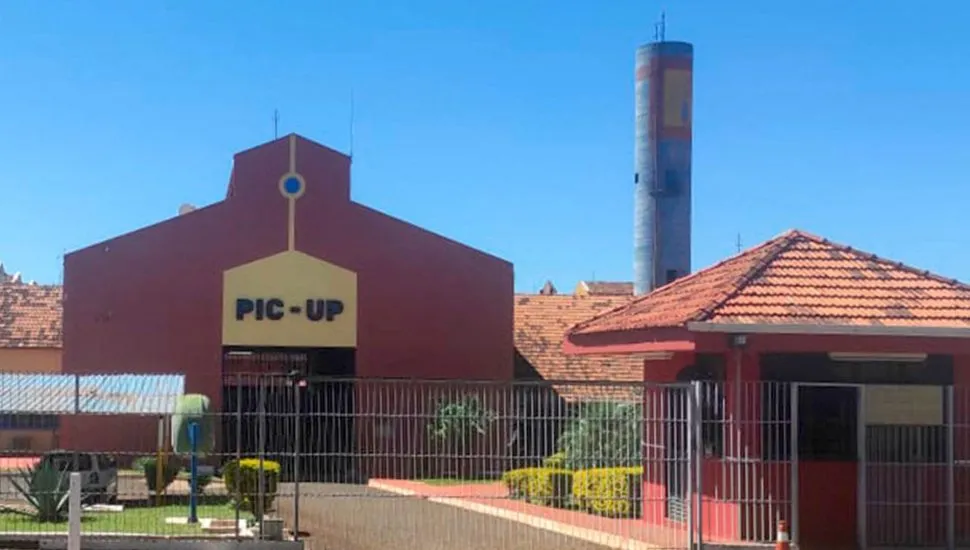 Obras de ampliação da Penitenciária Industrial de Cascavel, que custaram R$ 8 milhões, estão paralisadas.