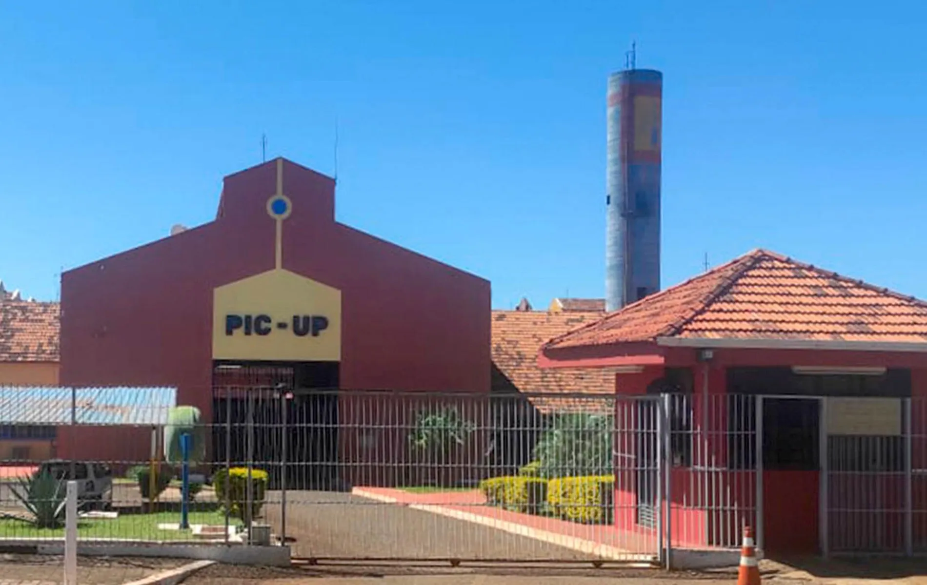 Obras de ampliação da Penitenciária Industrial de Cascavel, que custaram R$ 8 milhões, estão paralisadas.