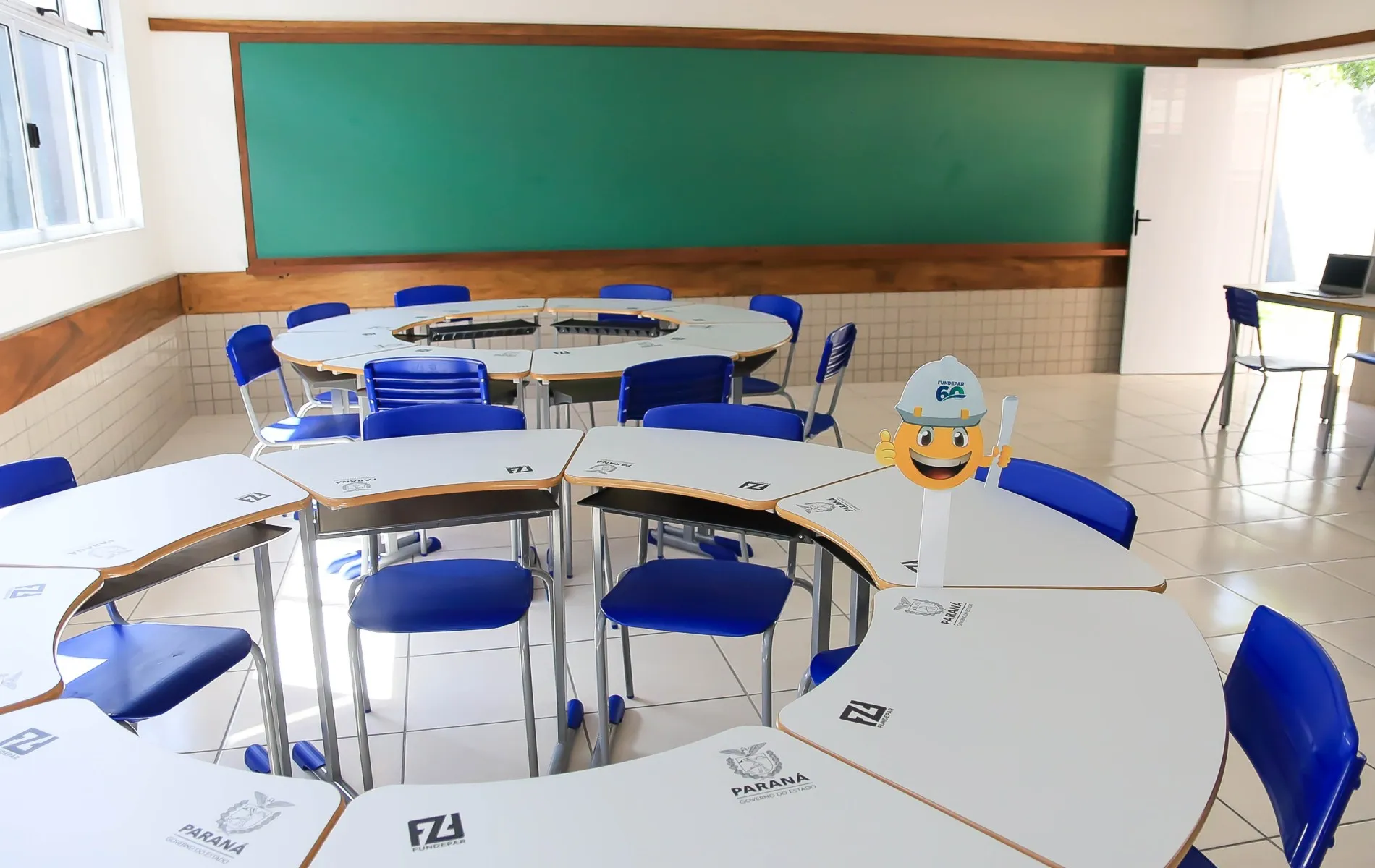 Construtora assina contrato de R$ 2,7 milhões para reformas em colégios estaduais, mas não executa obras.