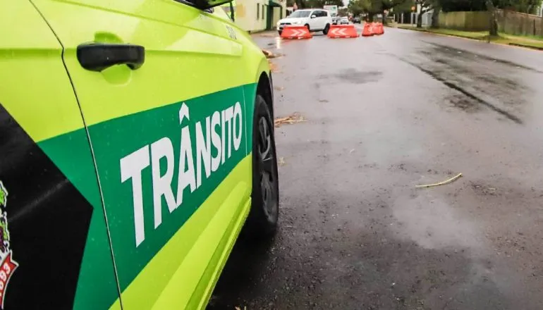 Trânsito em Curitiba: importante avenida tem faixa bloqueada por três dias