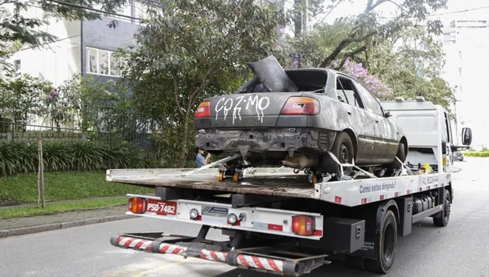Veículo abandonado na rua? O que faz a fiscalização em Curitiba e como denunciar