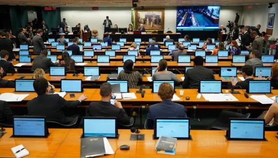 Como votaram os deputados do Paraná na CCJ que aprovou a PEC da maioridade penal