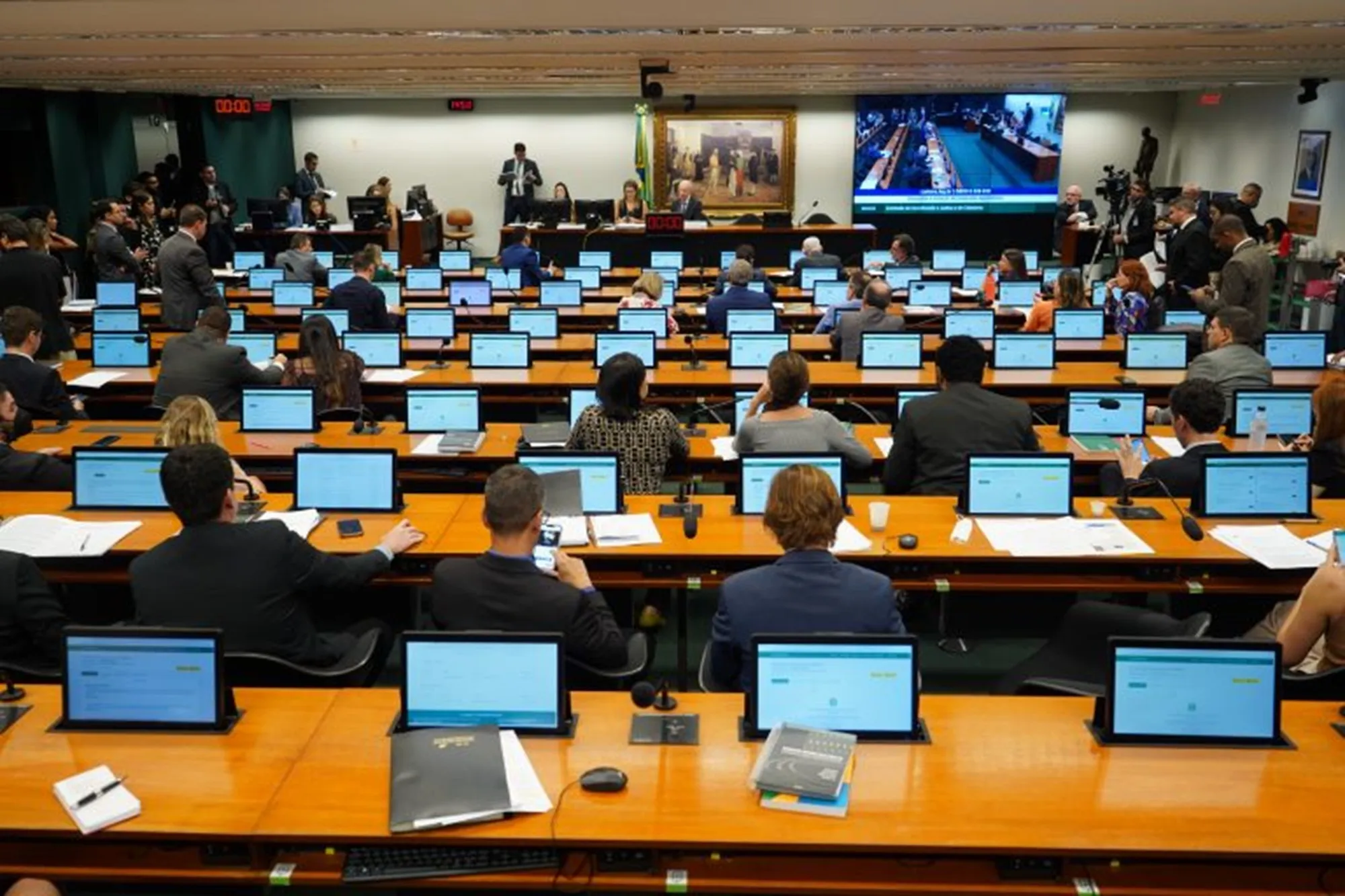 CCJ aprova PEC da maioridade penal: como votaram os deputados do Paraná
