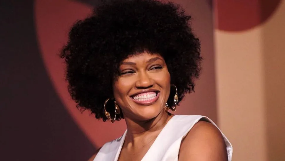 Imagem mostra a cantora Luedji Luna