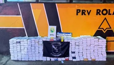 Zeus fareja e PM encontra 340 kg de maconha e milhares de 