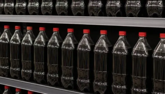 Supermercados serão indenizados pela Coca Cola após furtos de figurinhas da Copa em embalagens
