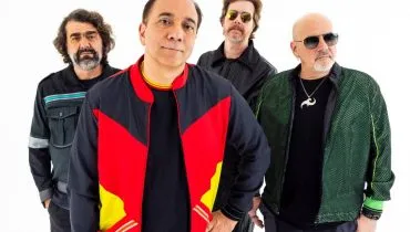 Imagem mostra a banda Biquíni.