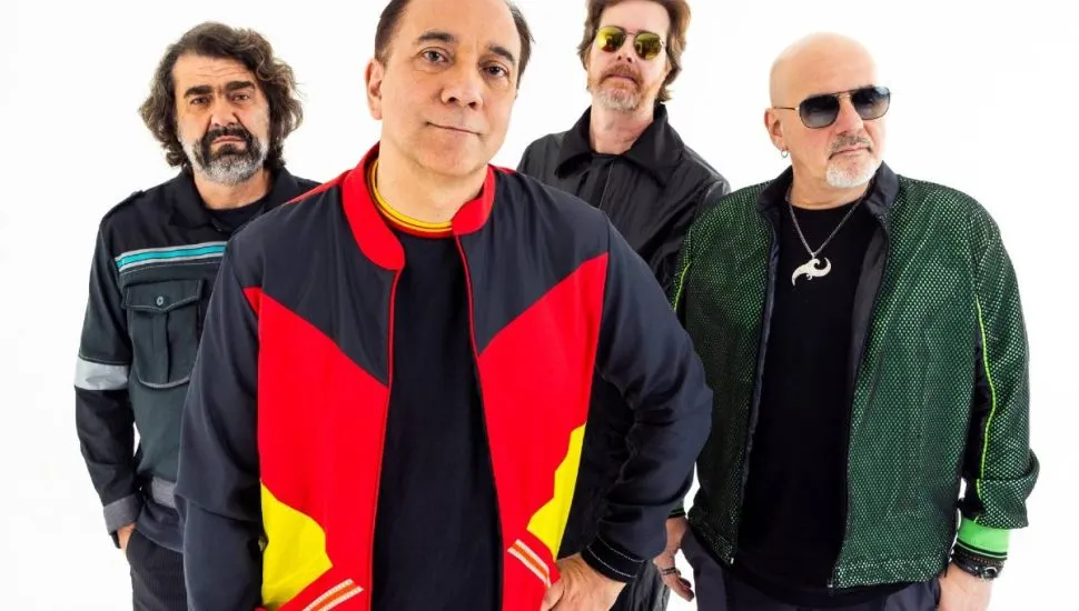 Imagem mostra a banda Biquíni.