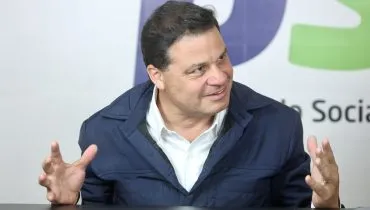 Helicóptero com candidato ao governo do Paraná faz pouso forçado