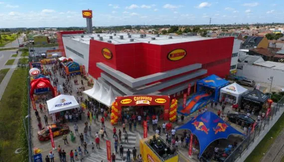 Supermercado comemora 60 anos com caravana de serviços gratuitos