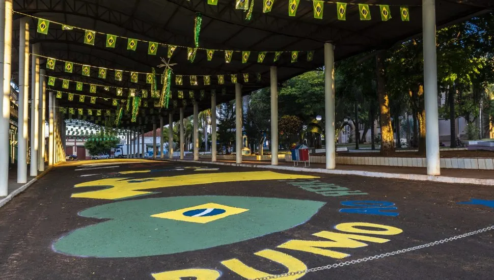 decreto em curitiba mostra o que é permitido e o que é proibida nas decorações das ruas para a copa do mundo 2026