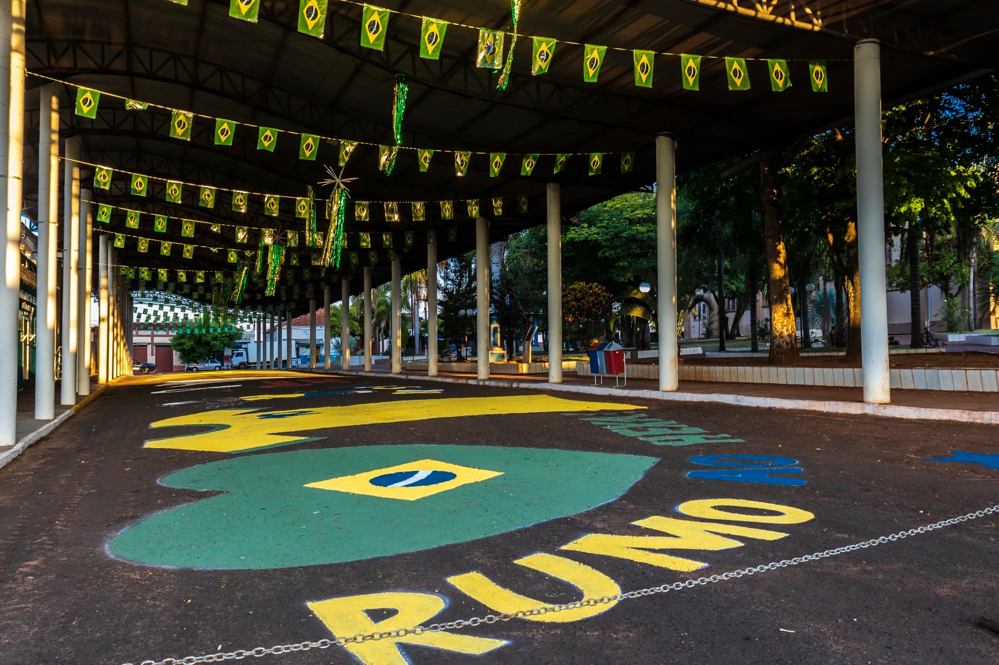 decreto em curitiba mostra o que é permitido e o que é proibida nas decorações das ruas para a copa do mundo 2026
