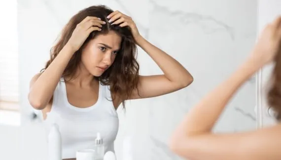 Queda de cabelo: entenda por que o problema tem atingido cada vez mais mulheres jovens