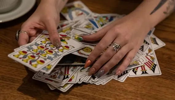 Tarot do dia: previsão para os 12 signos em 13/06/2026