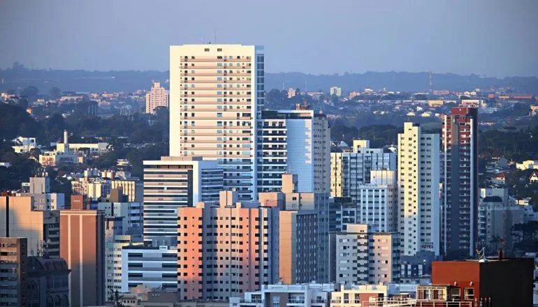 Capital da solidão? Por que Curitiba virou o epicentro dos lares de uma só pessoa