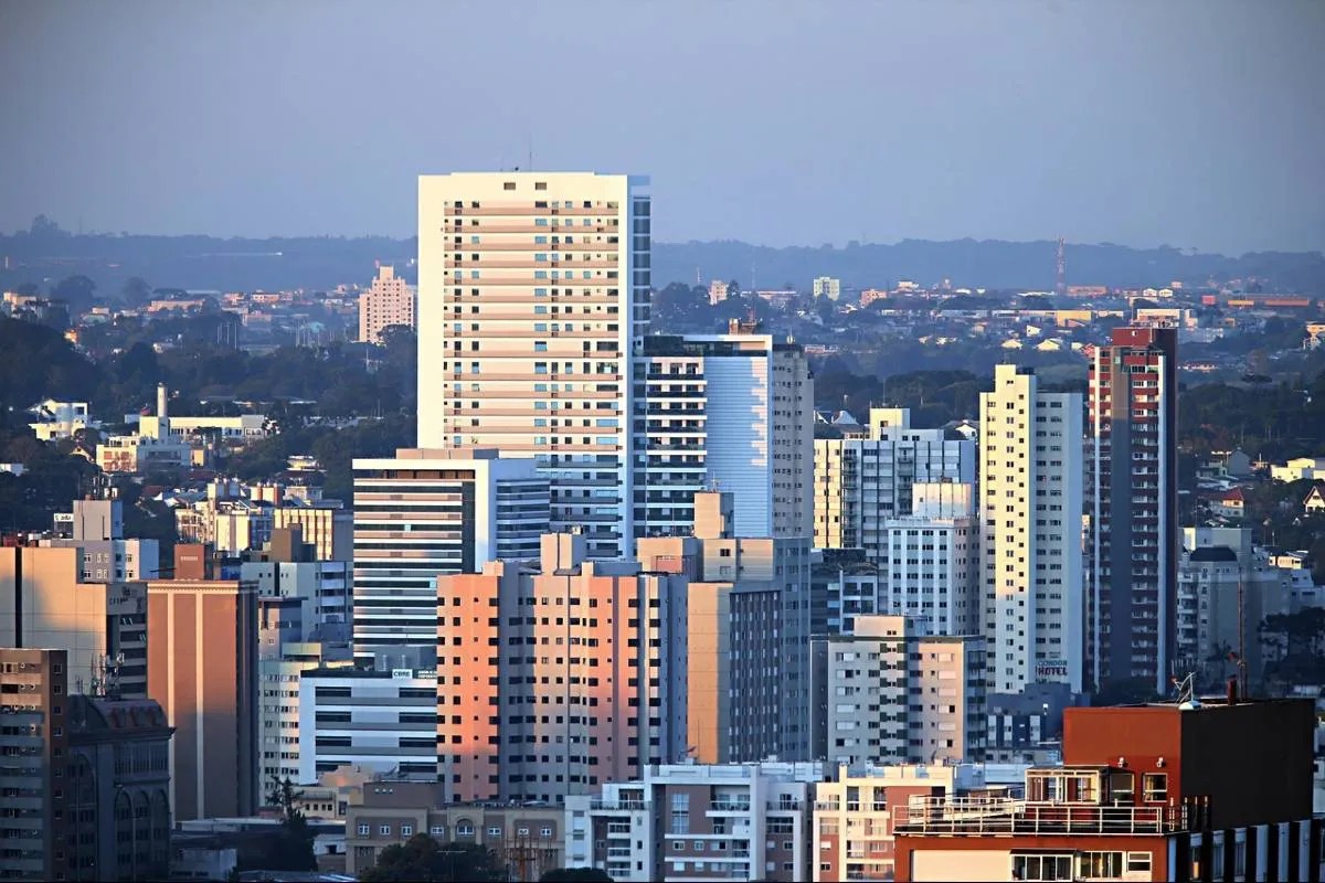 Capital da solidão? Por que Curitiba virou o epicentro dos lares de uma só pessoa