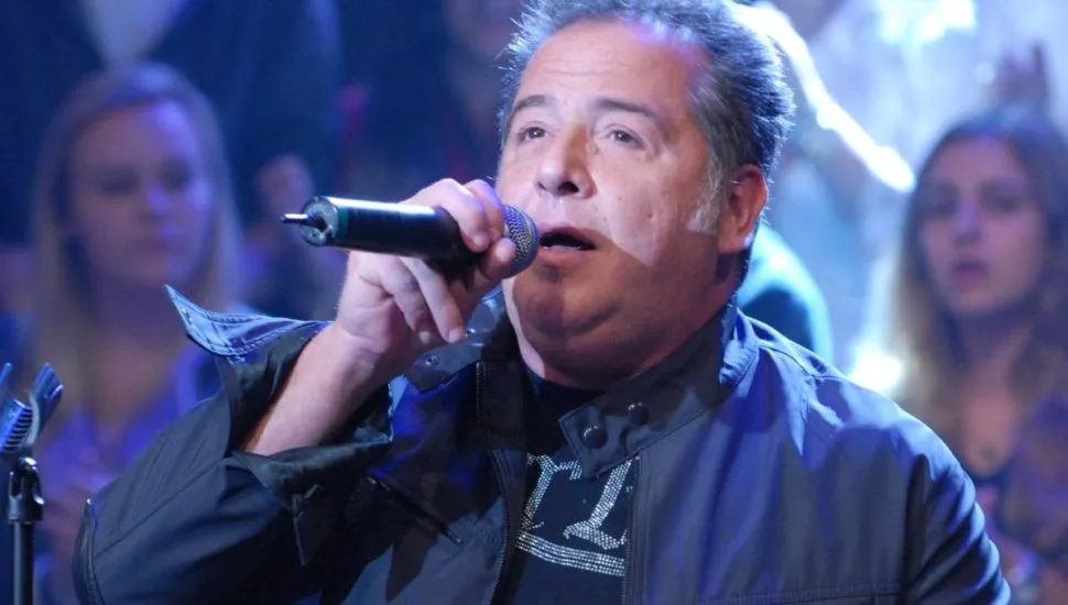 Imagem mostra Nasi, vocalista da banda Ira!