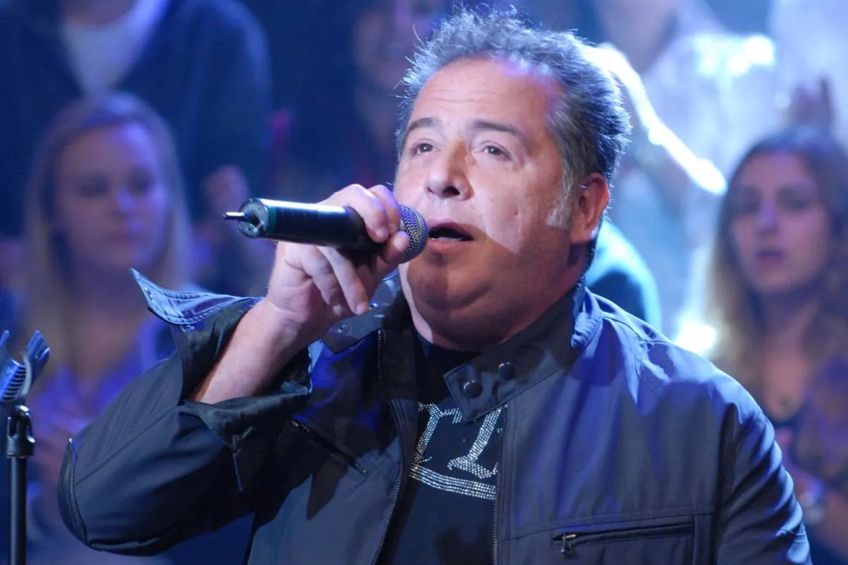 Imagem mostra Nasi, vocalista da banda Ira!