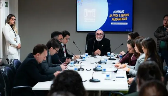 Vereadores se declaram suspeitos e reunião do Conselho de Ética é adiada na Câmara de Curitiba
