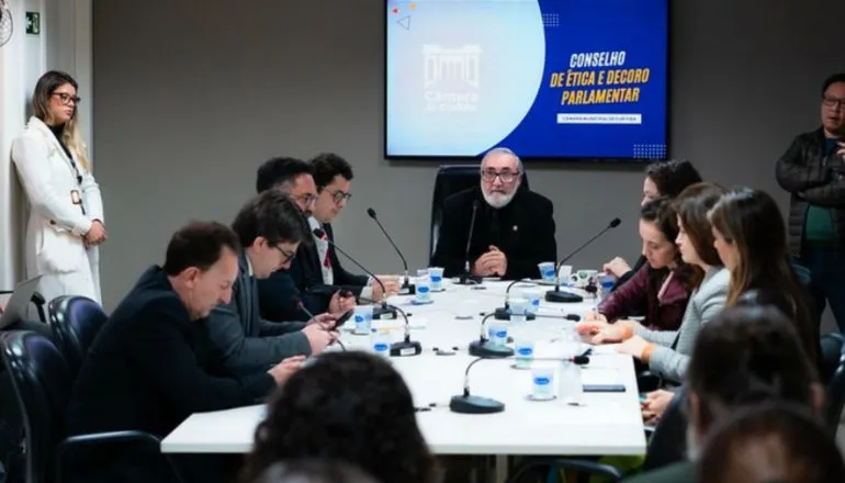 Vereadores se declaram suspeitos e reunião do Conselho de Ética é adiada na Câmara de Curitiba