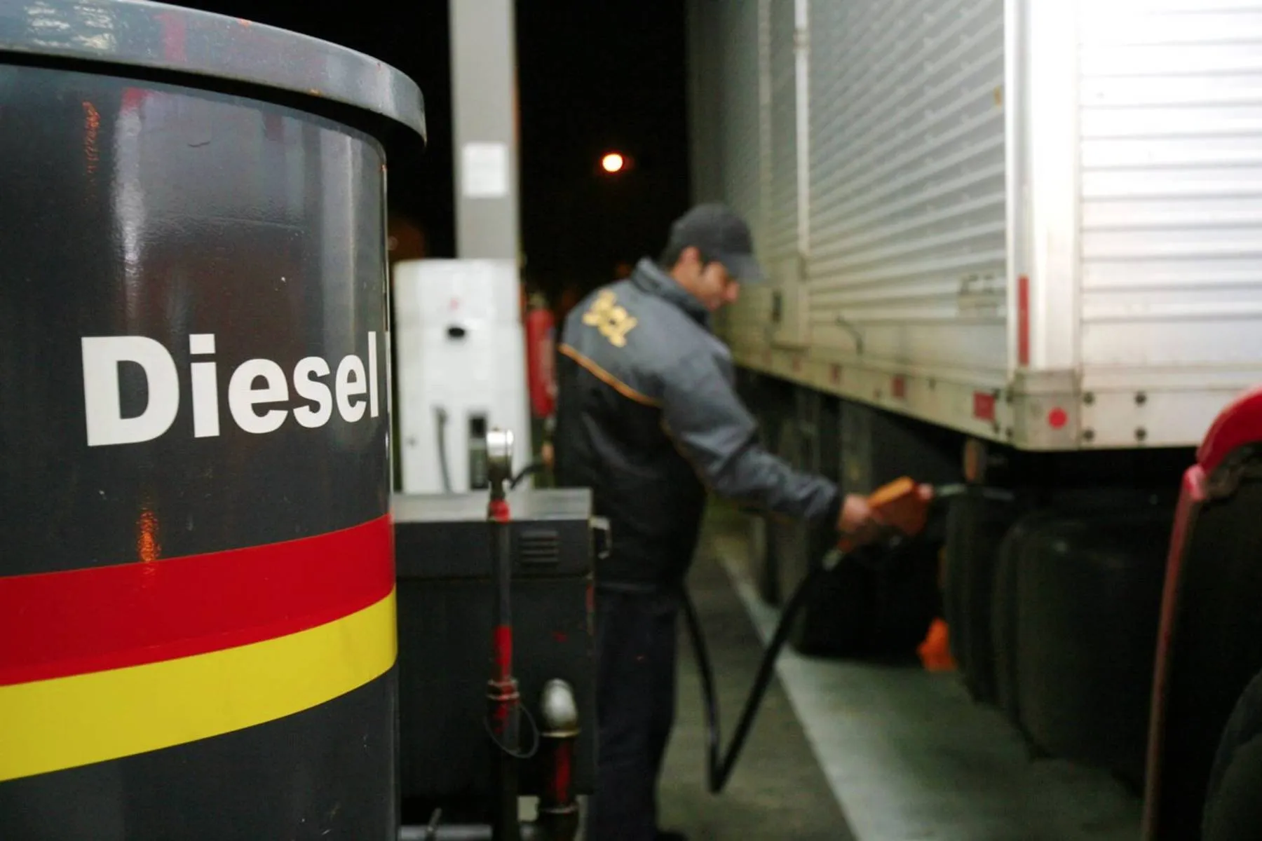 Subsídio de R$ 2,12 por litro de diesel deve continuar por mais 30 dias