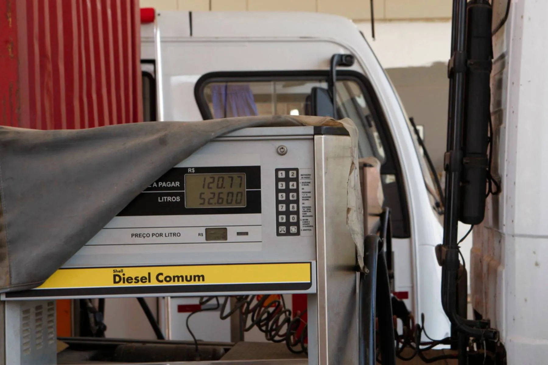G7 anuncia liberação de 100 milhões de barris de diesel
