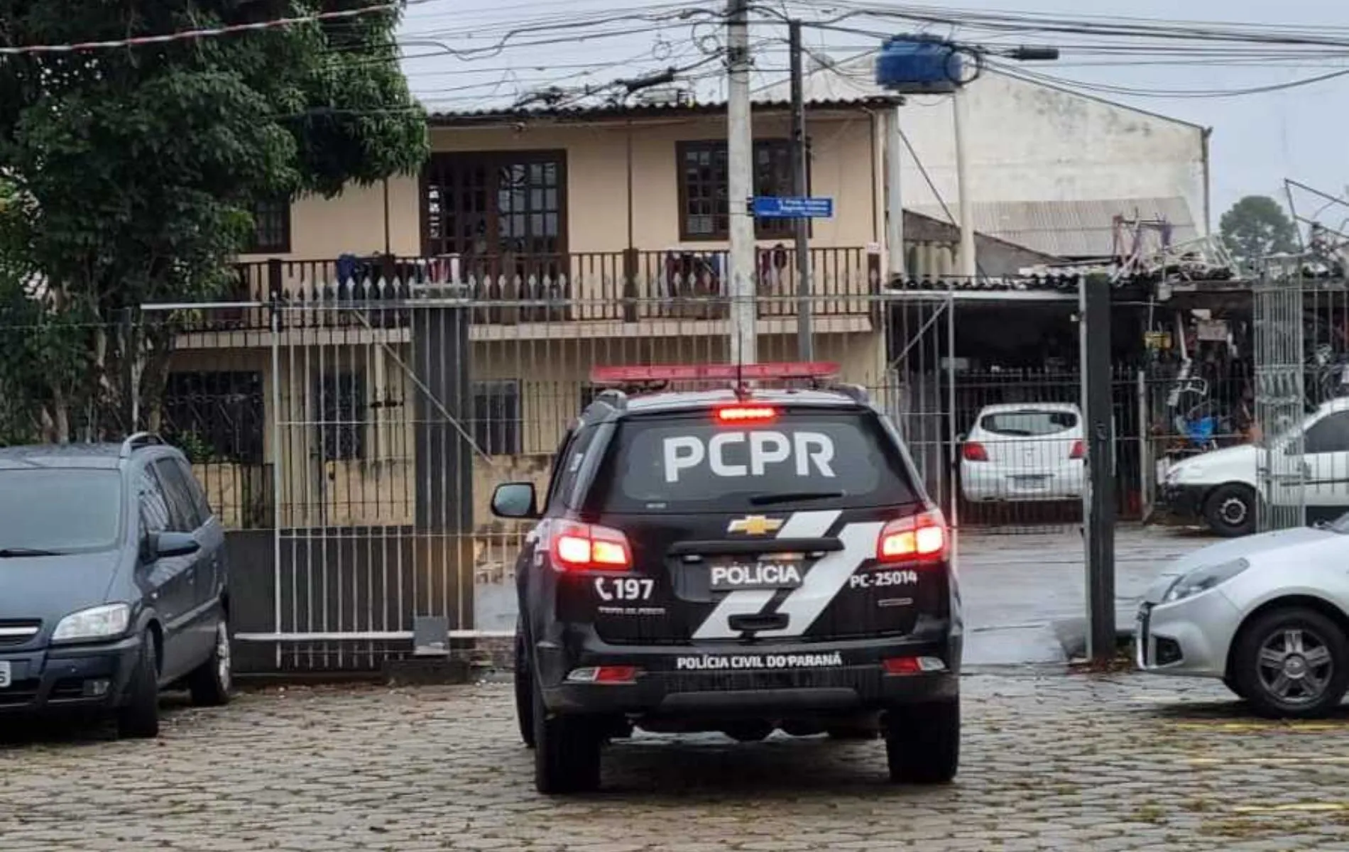Polícia Civil do Paraná em falsa loja no Xaxim