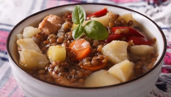 4 receitas leves e saudáveis com lentilha para um jantar proteico