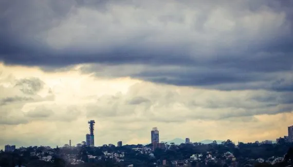 Simepar alerta para temporais e ventos fortes em várias áreas do Paraná