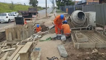 Trecho em obras na Trincheira do Sabará, na CIC.