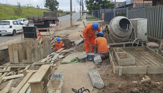 Obra de prevenção de enchentes na CIC tem 'prova de fogo' em fim de semana