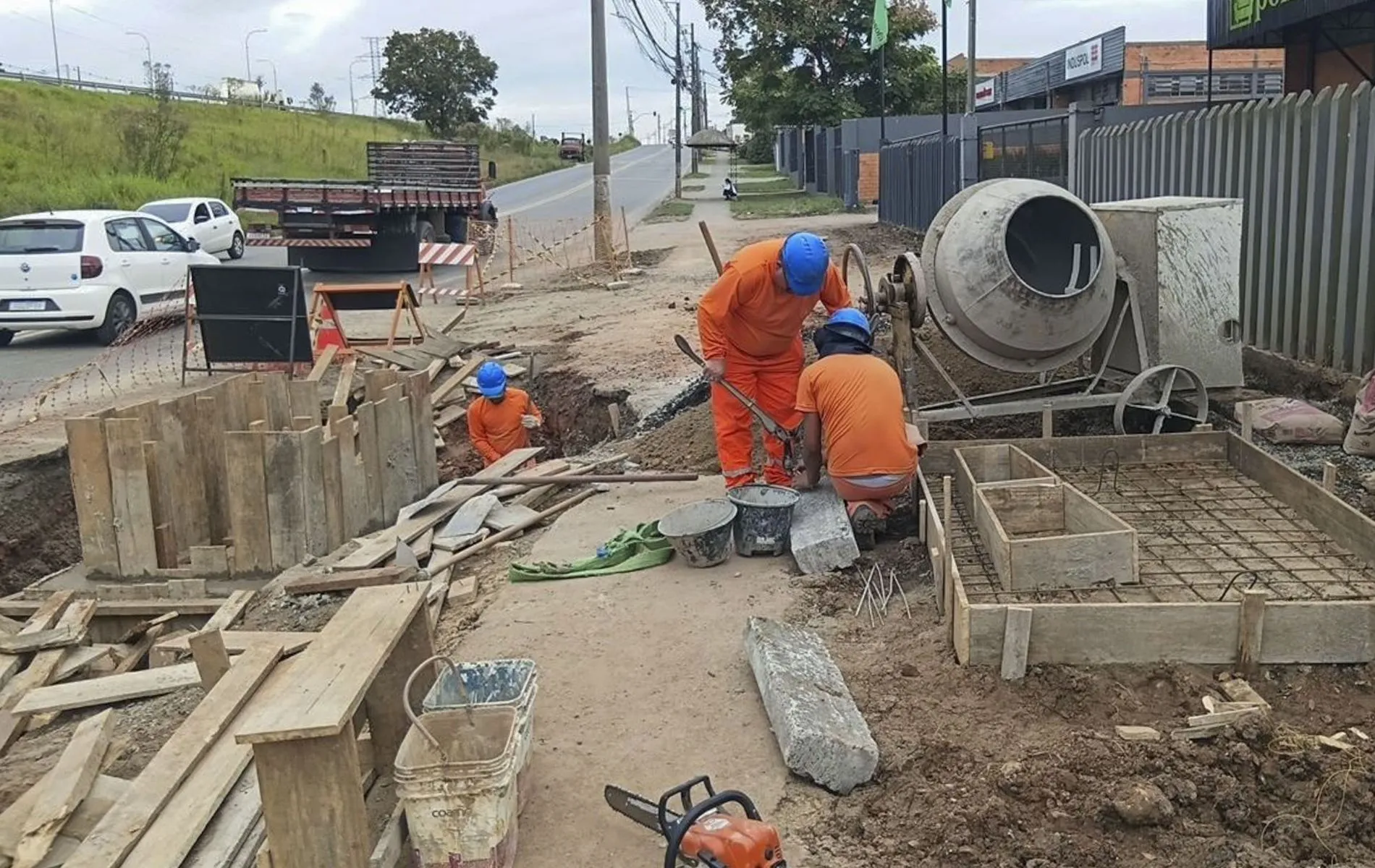 Trecho em obras na Trincheira do Sabará, na CIC.