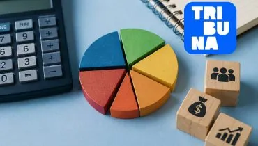 Imagem mostra uma calculadora com um gráfico em formado de pizza e símbolos de dinheiro ao lado.