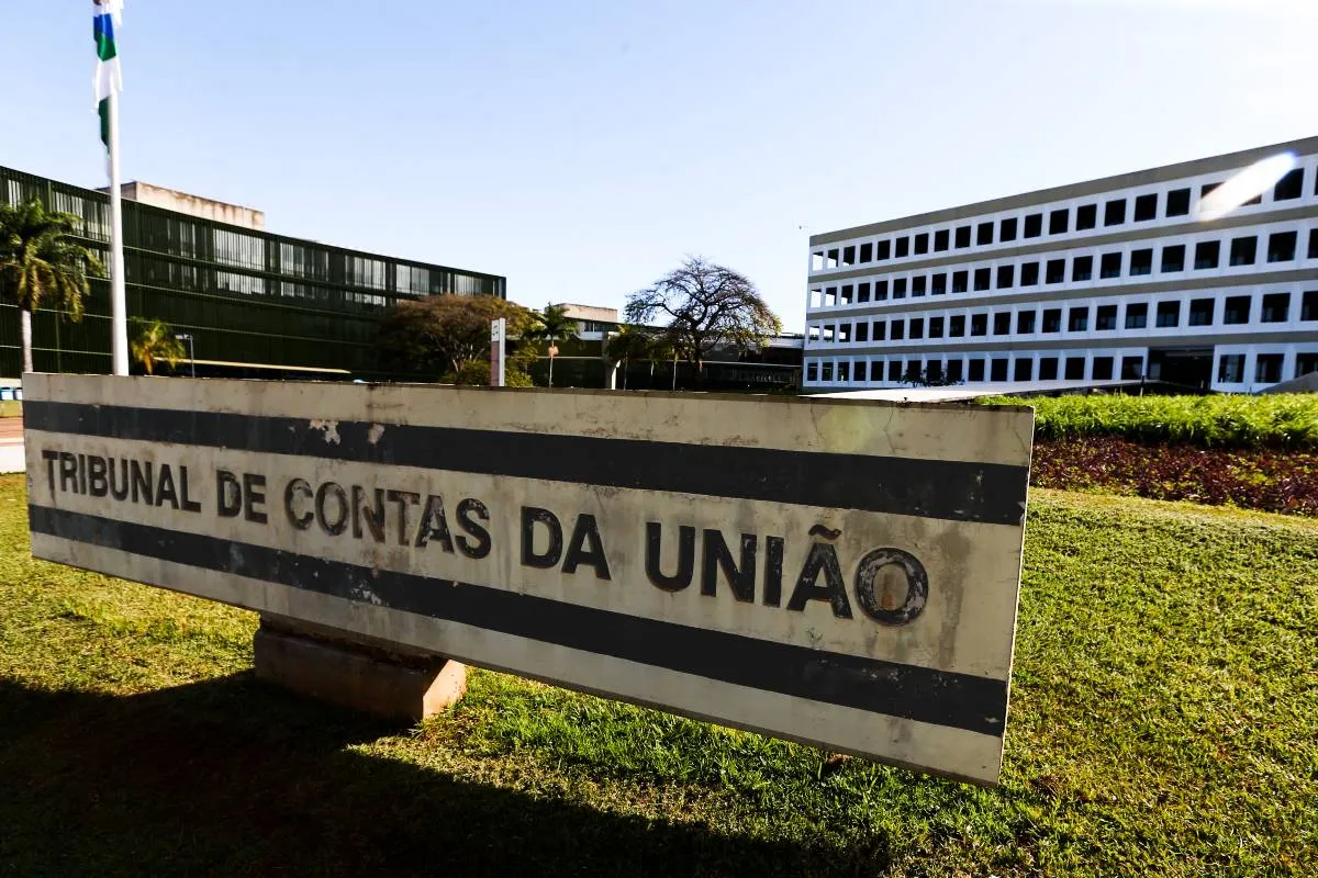 Imagem mostra a fachada Tribunal de Contas da União (TCU).