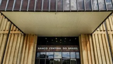 Imagem mostra a fachada do prédio do Banco Central.