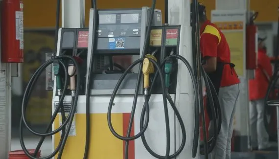 Etanol na gasolina sobe para 32% e gera disputa sobre efeito nos motores