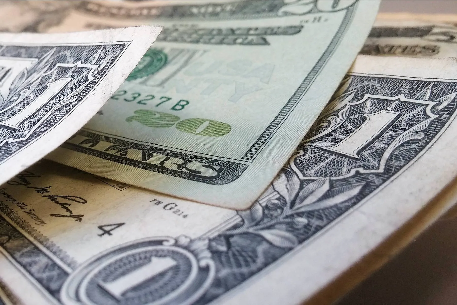Dólar sobe para R$ 5,22 e atinge maior nível em quase seis meses