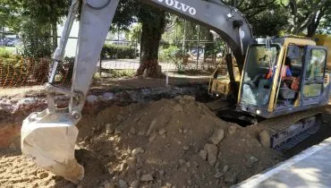 Imagem mostra uma uma máquina trabalhando.