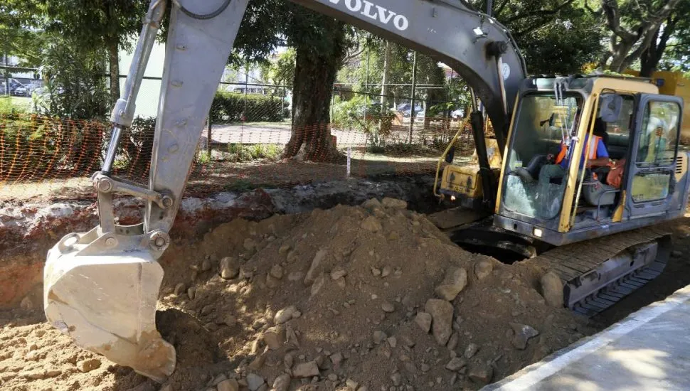 Imagem mostra uma uma máquina trabalhando.