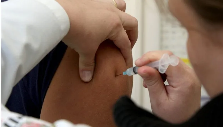 O que muda com a liberação da vacina da gripe para toda a população no Paraná?