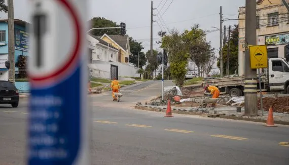 Bairro perto do Centro recebe dois novos semáforos