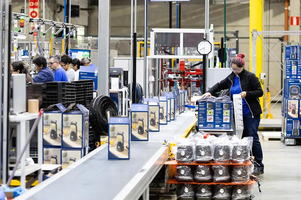 Profissionais cada vez mais capacitados e apoiados por novas tecnologias estão no centro da transformação da produtividade industrial nas fábricas paranaenses.