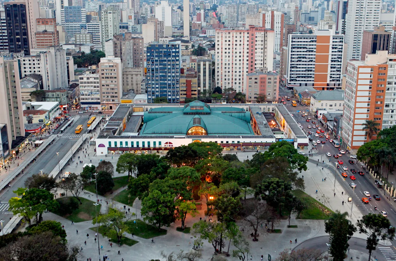 Praça Rui Barbosa e Ouvidor Pardinho devem estar na lista de melhorias para 2027. Foto: Arquivo/Antônio More/Gazeta do Povo.