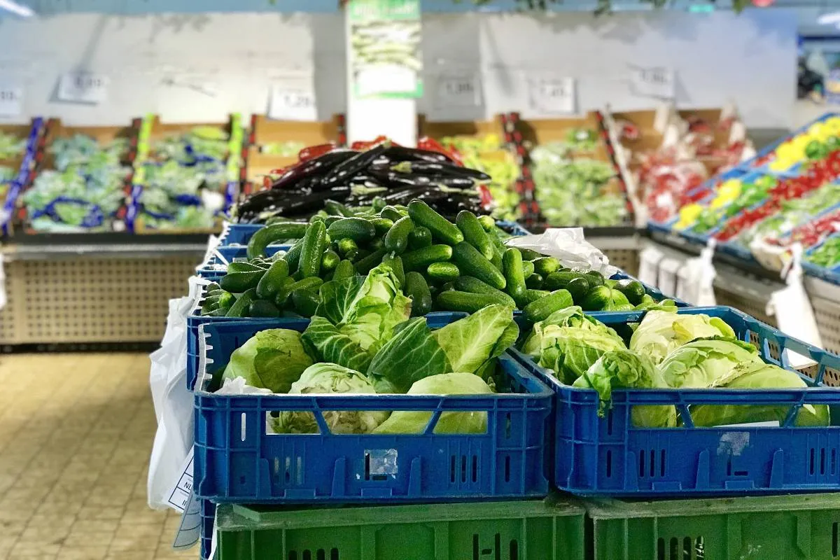 Imagem mostra produtos expostos em um supermercado.