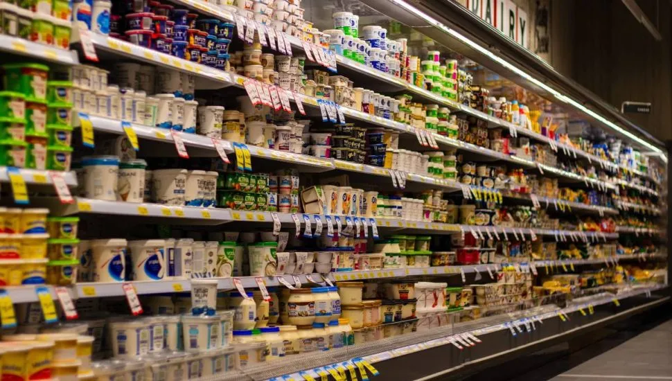 Imagem mostra produtos expostos em um supermercado.