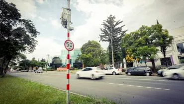 Radares aplicaram quase 70 mil multas a menos em Curitiba no início de 2026