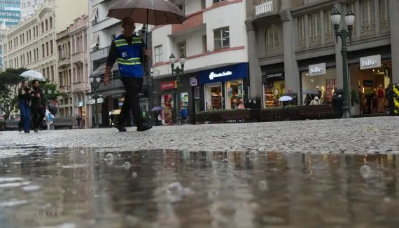 Temporal deixa 130 mil imóveis sem energia no Paraná; veja as regiões mais afetadas