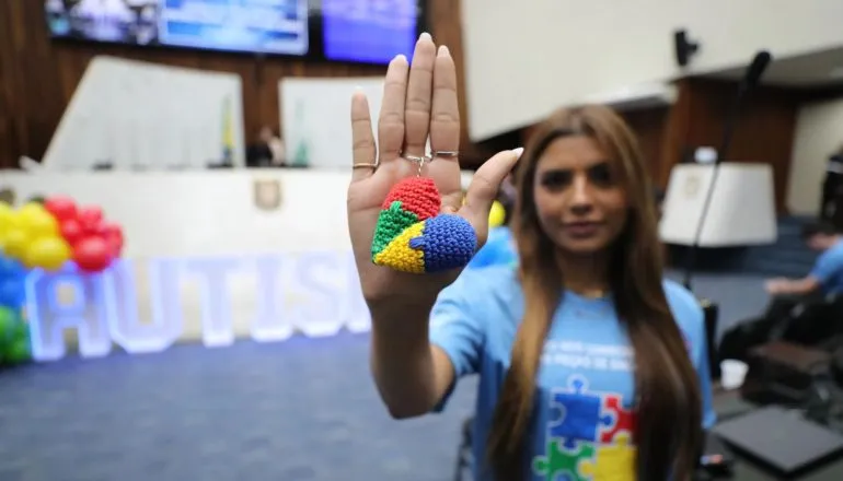 A criação do Código Estadual da Pessoa com Transtorno do Espectro Autista reuniu direitos antes dispersos em diferentes leis, facilitando o acesso das famílias à informação e às políticas públicas.